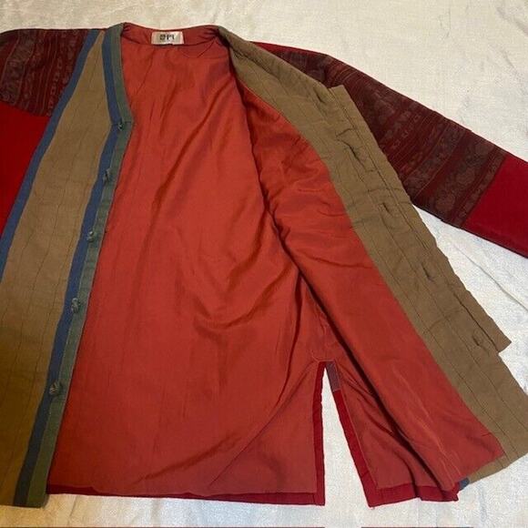 Quilted Womens Blanket Jacket Coat Wood Buttons Red Multicolor Vneck Collarless - Picture 5 of 11